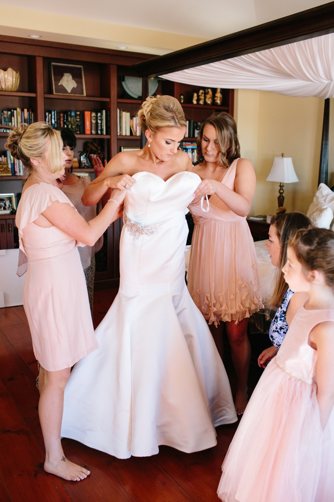 Stunningly beautiful Healdsburg Winery Wedding in California - The most amazing flowers, dress, and couple! // SimoneAnne.com