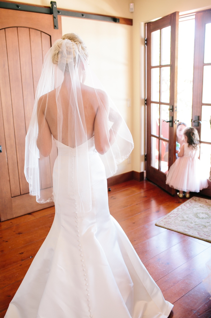 Stunningly beautiful Healdsburg Winery Wedding in California - The most amazing flowers, dress, and couple! // SimoneAnne.com