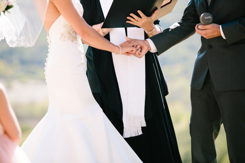 Stunningly beautiful Healdsburg Winery Wedding in California - The most amazing flowers, dress, and couple! // SimoneAnne.com