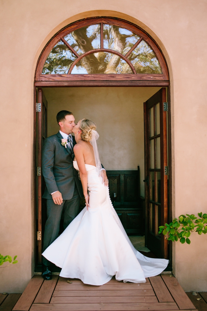 Stunningly beautiful Healdsburg Winery Wedding in California - The most amazing flowers, dress, and couple! // SimoneAnne.com