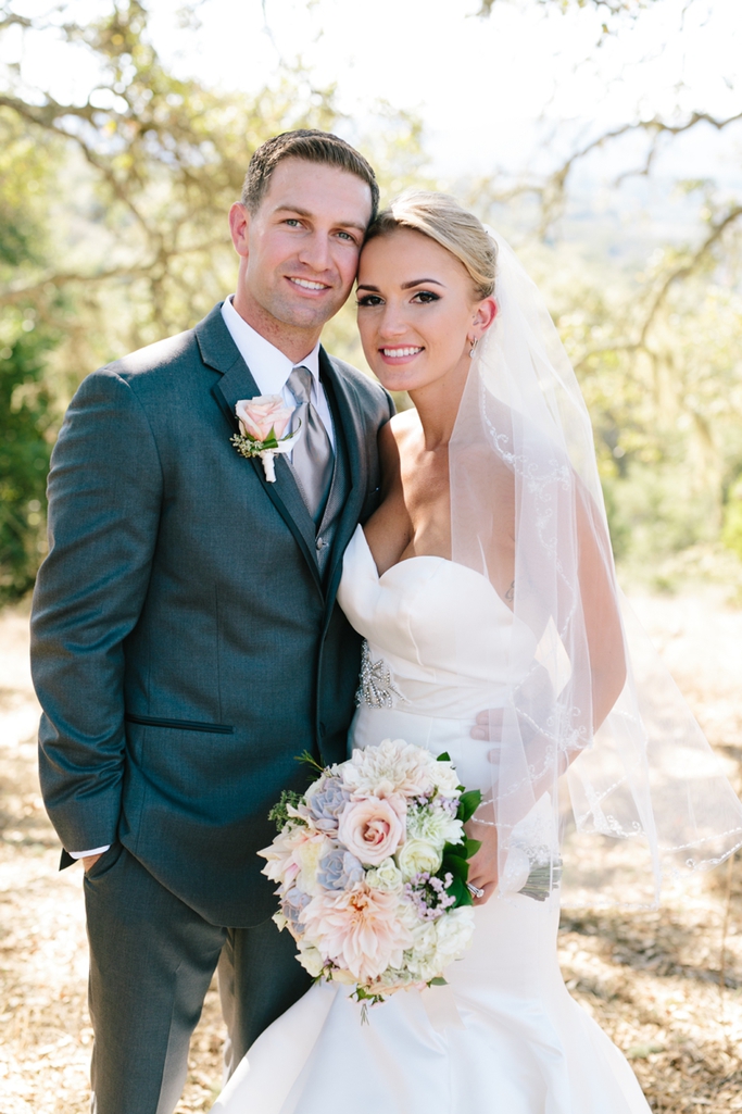 Stunningly beautiful Healdsburg Winery Wedding in California - The most amazing flowers, dress, and couple! // SimoneAnne.com