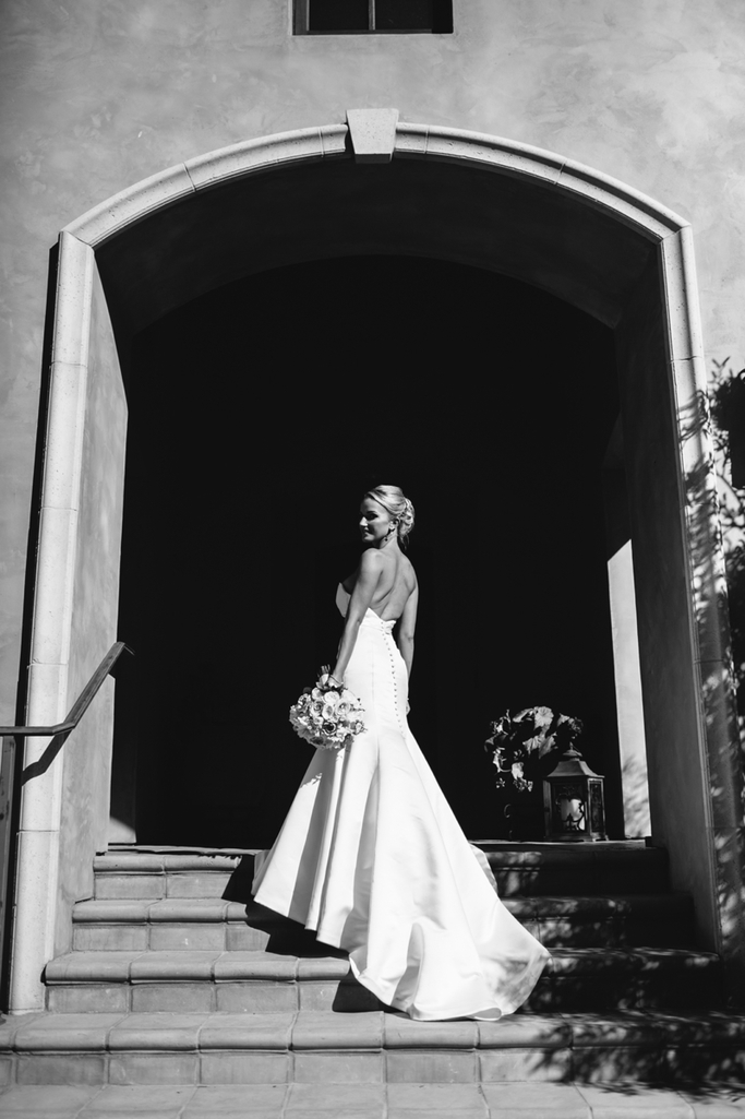 Stunningly beautiful Healdsburg Winery Wedding in California - The most amazing flowers, dress, and couple! // SimoneAnne.com