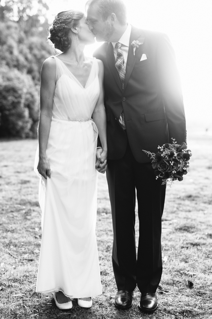 Dreamy and romantic Stern Grove wedding in San Francisco. Book themed wedding with the most beautiful ceremony ever! // SimoneAnne.com