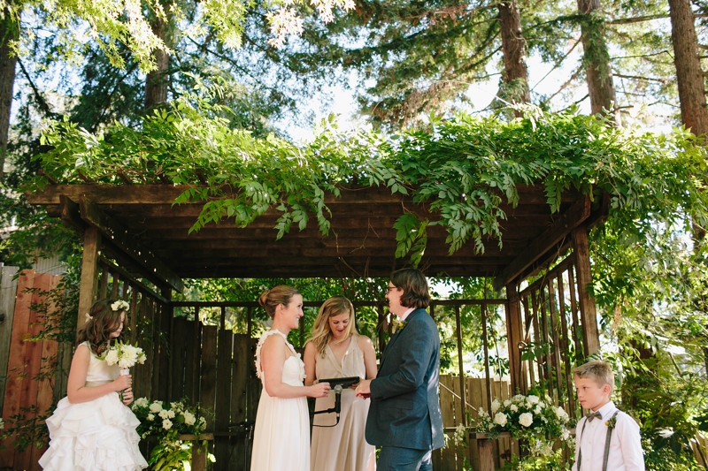Dreamy Healdsburg wedding - Ceremony at the couple's private home and stunning outdoor reception. Medlock Ames Wedding, Healdsburg Wedding Photographer // SimoneAnne.com 