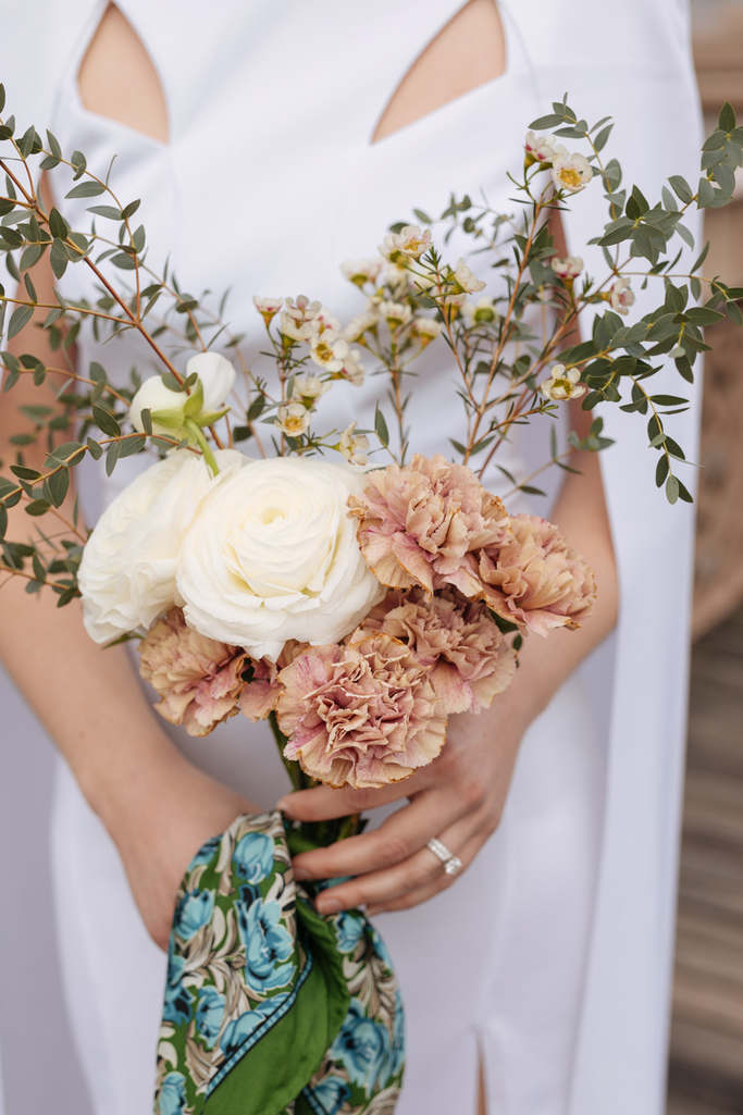 A simple bouquet for the Brooklyn elopement